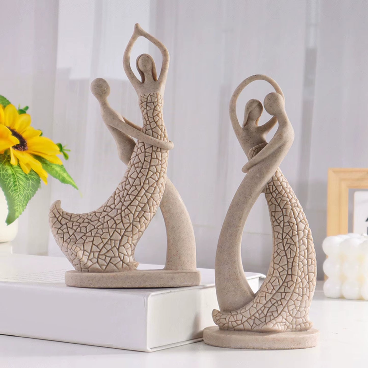 Modern Couples Abstract Statue - Perfect Valentine's Day Home Decor & Unique Tabletop Sculpture for Lovers