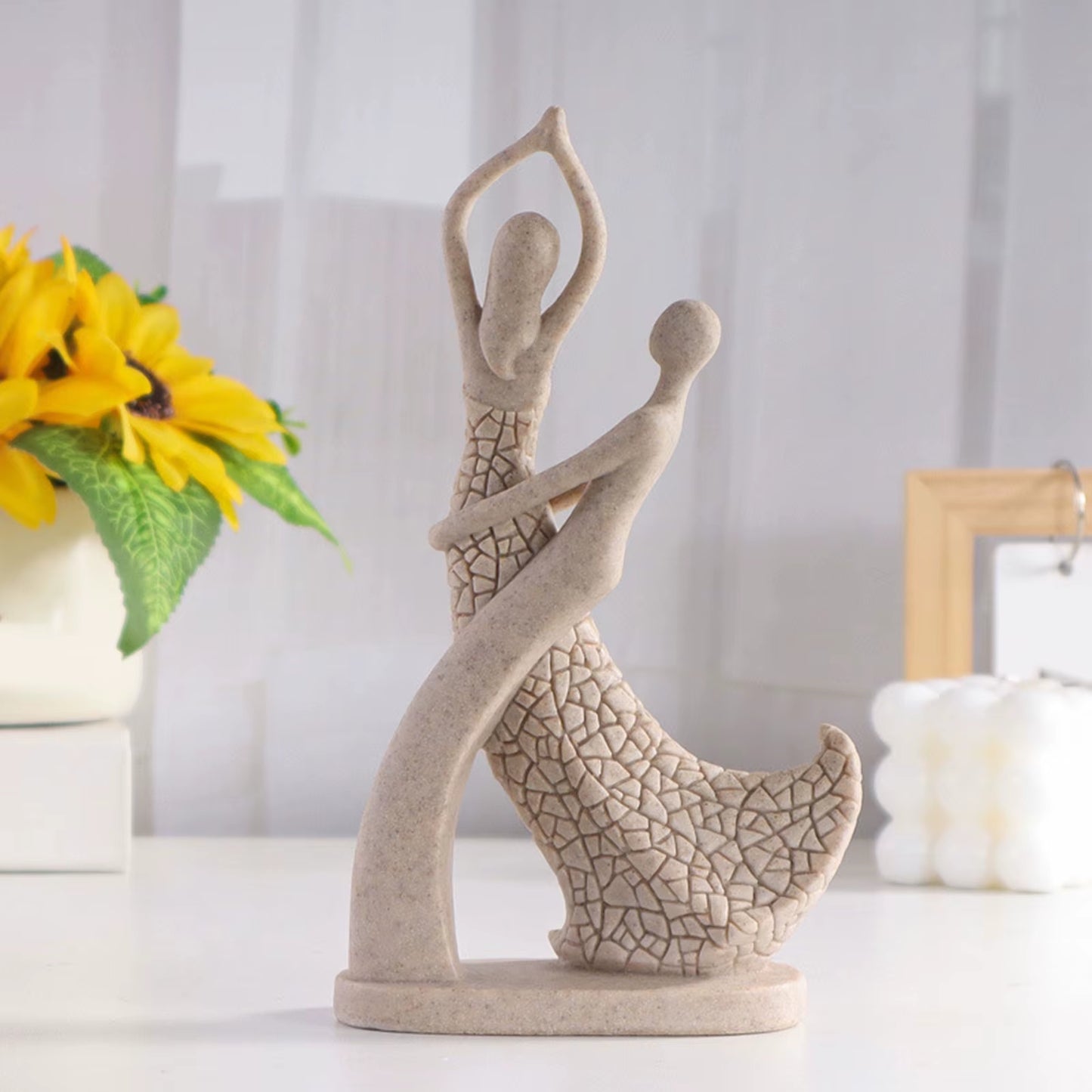 Modern Couples Abstract Statue - Perfect Valentine's Day Home Decor & Unique Tabletop Sculpture for Lovers