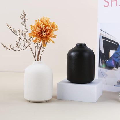 Elegant White Ceramic Vase for Home Decor - Perfect for Dried Flowers and Living Room Arrangements