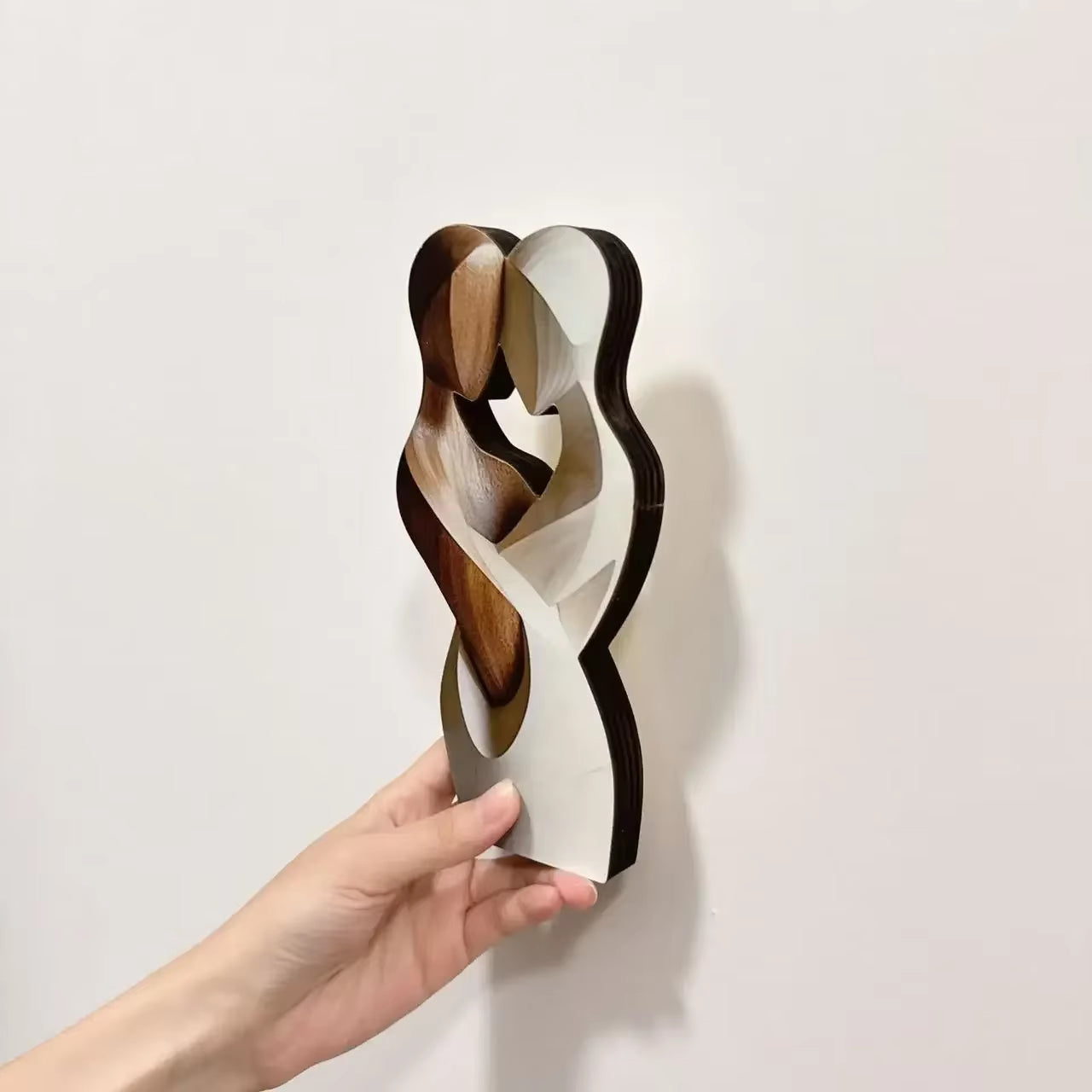 Elegant 2D Flat Wooden Couple Statue - Modern Art Sculpture for Living Room, Bedroom, and Office Decor