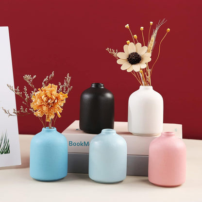 Elegant White Ceramic Vase for Home Decor - Perfect for Dried Flowers and Living Room Arrangements