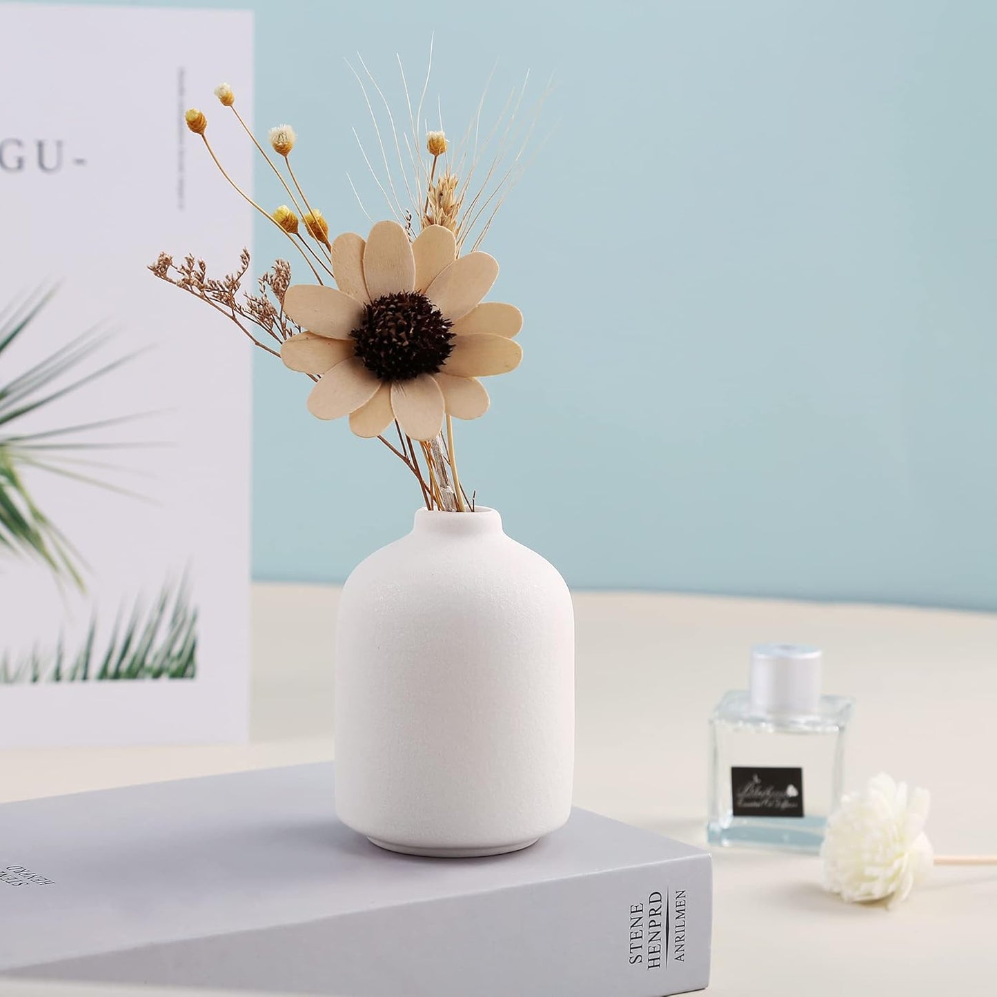 Elegant White Ceramic Vase for Home Decor - Perfect for Dried Flowers and Living Room Arrangements