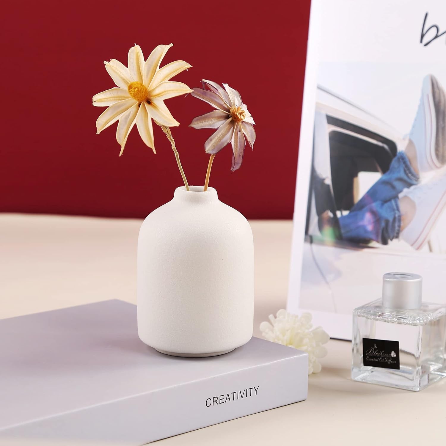 Elegant White Ceramic Vase for Home Decor - Perfect for Dried Flowers and Living Room Arrangements